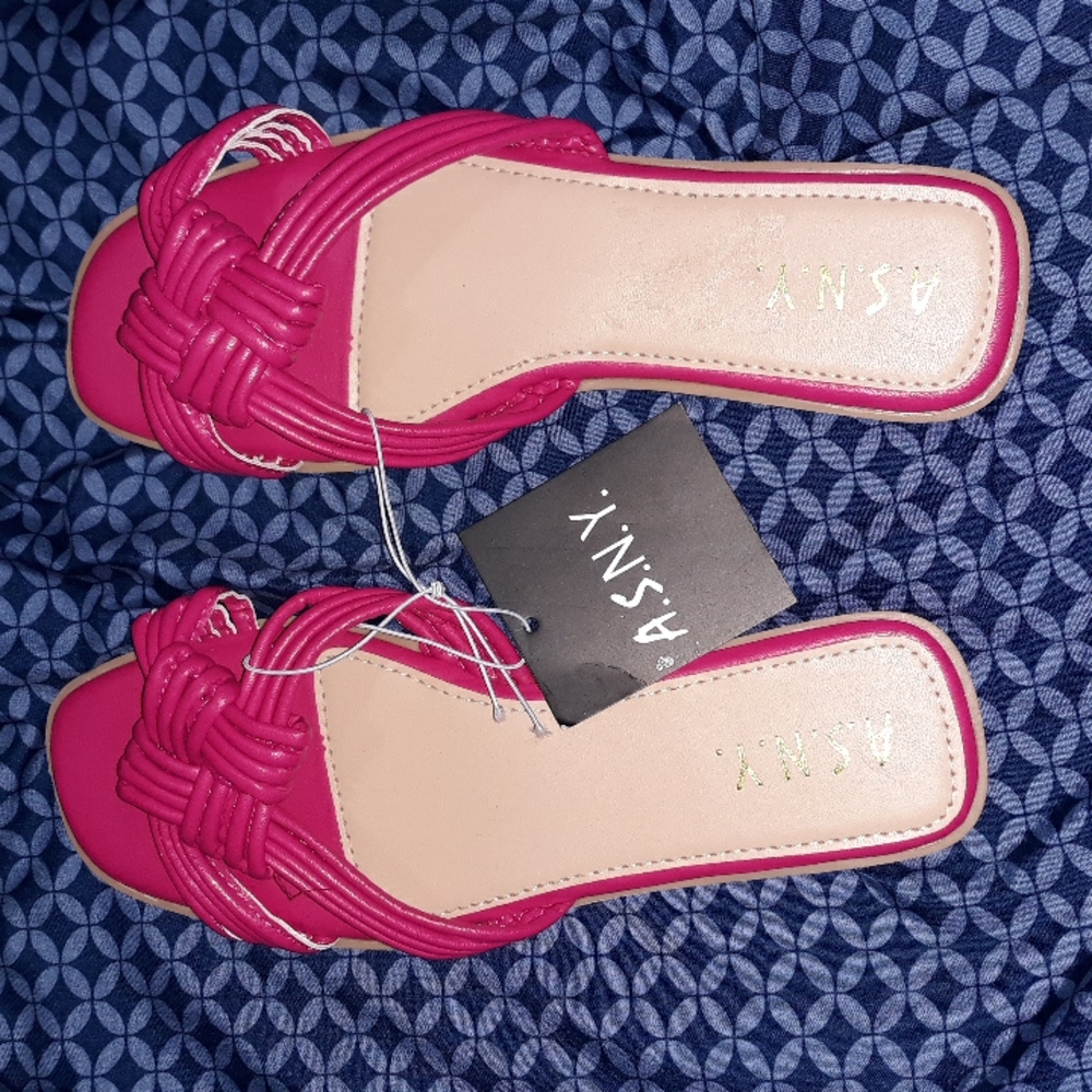 NWT A.S.N.Y Women Sandal Size 9